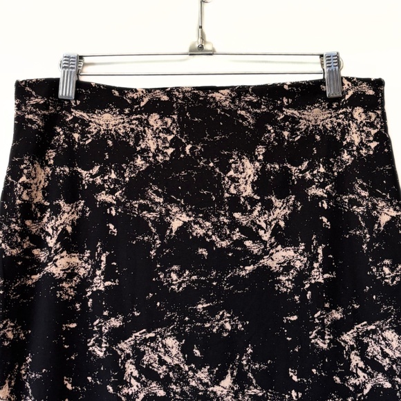 H&M Basics Black Marbled Print Skirt Size M - Picture 3 of 6